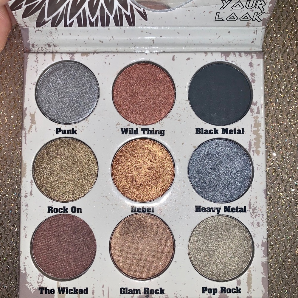 GLAM METALS EYE SHADOW PALETTE by CROWN PRO